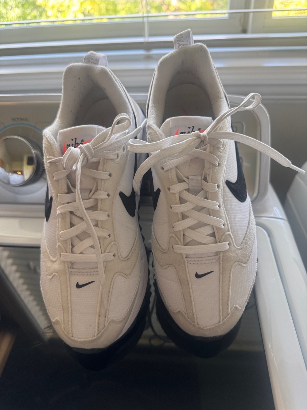 Nike White and Black Women's Low-Top Sneakers